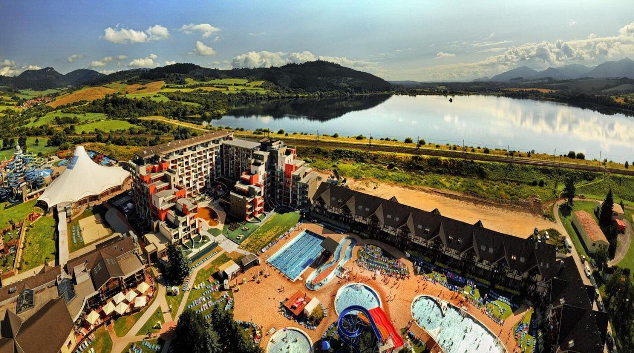 Luxapartmanbesenova Hotel Akvamarin ภายนอก รูปภาพ