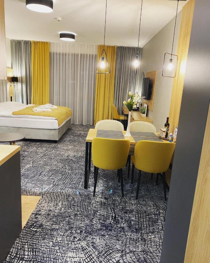 Luxapartmanbesenova Hotel Akvamarin ภายนอก รูปภาพ