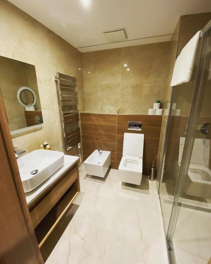 Luxapartmanbesenova Hotel Akvamarin ภายนอก รูปภาพ