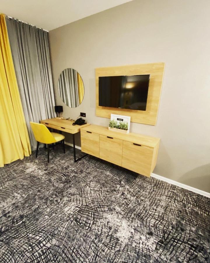 Luxapartmanbesenova Hotel Akvamarin ภายนอก รูปภาพ